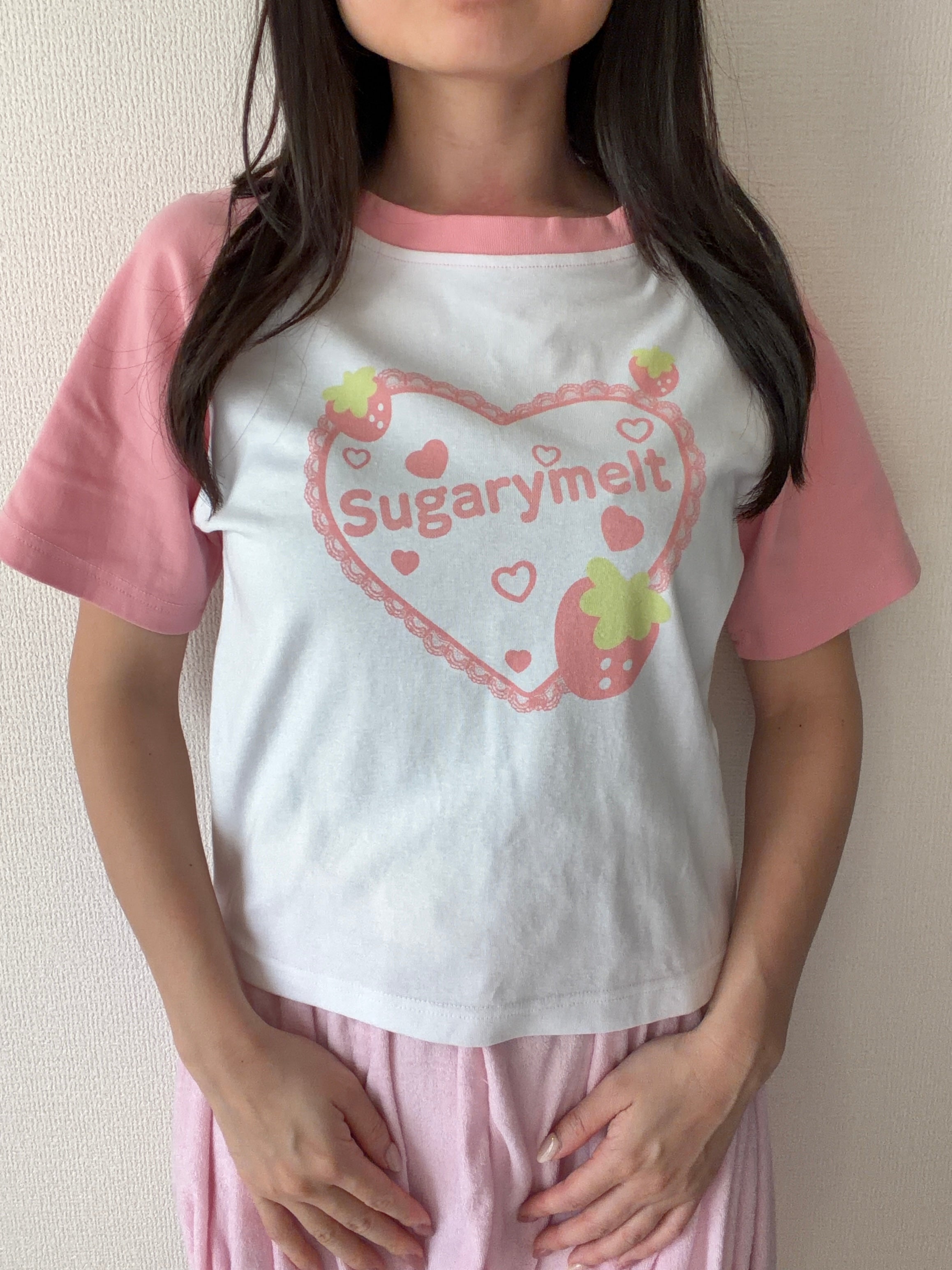 Strawberry T-Shrits Kawaii Heart Raglan Tee - Y2K Coquette Aesthetic Sugary melt