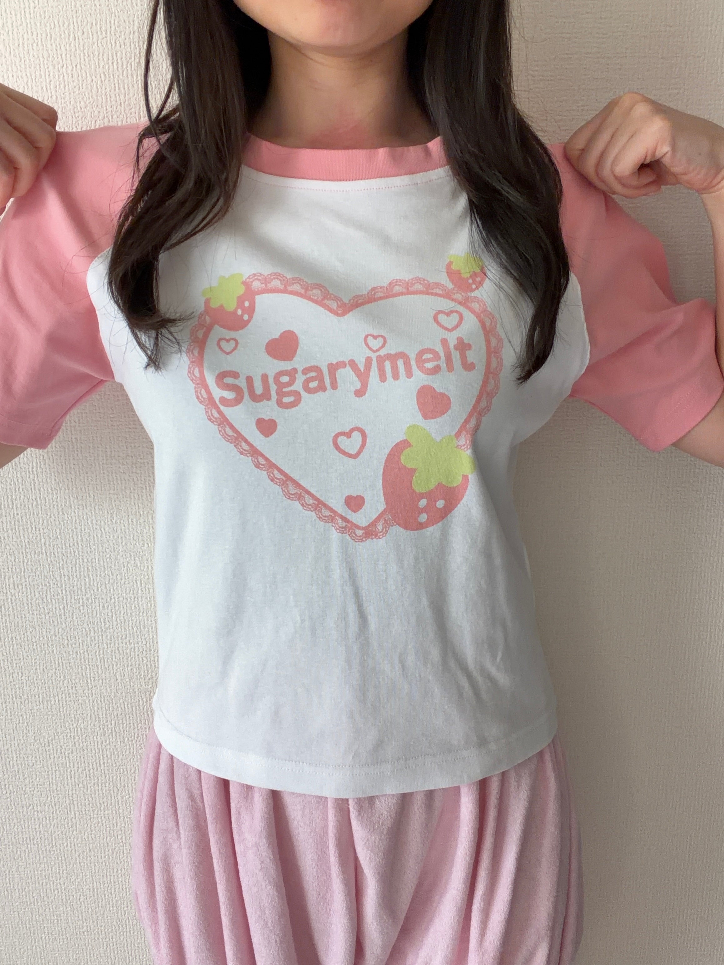 Strawberry T-Shrits Kawaii Heart Raglan Tee - Y2K Coquette Aesthetic Sugary melt