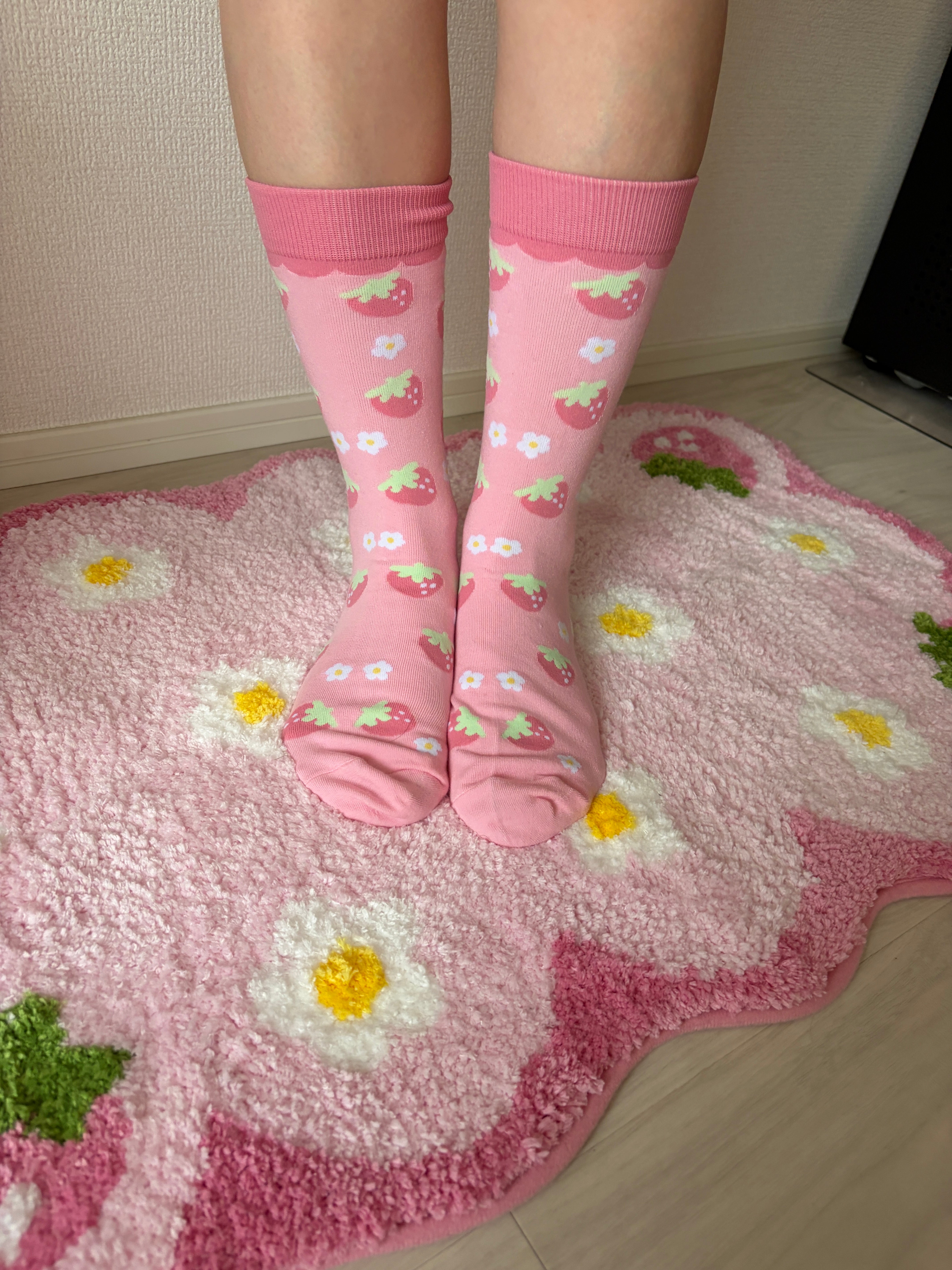 Sweet Strawberry Crew Socks (Pink) – Kawaii Aesthetic Hosiery