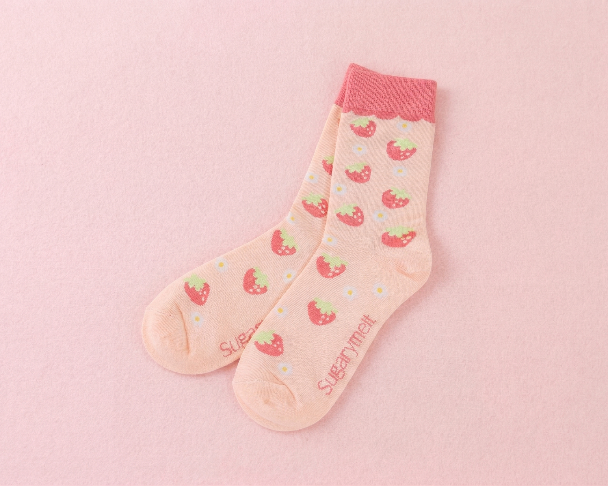 Sweet Strawberry Crew Socks (White) – Kawaii Aesthetic Hosiery